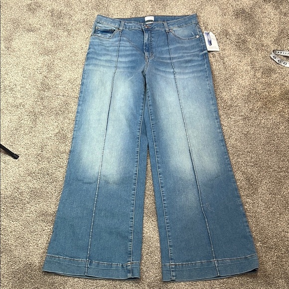 Time and Tru Denim - Time and Tru Blue Flare Wide-Leg Jeans. ZS . 12